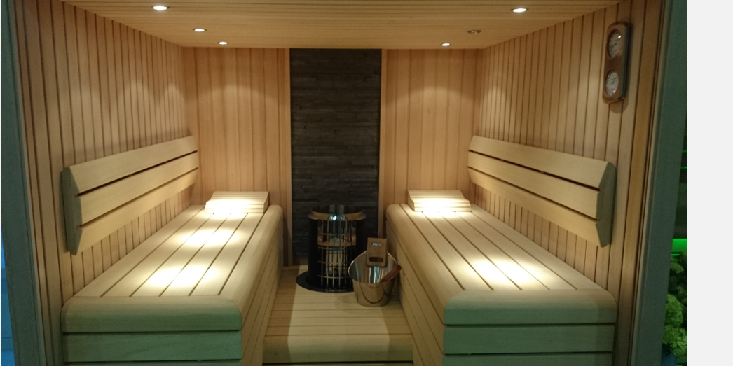 Maatwerk sauna-interieur met twee ligbanken