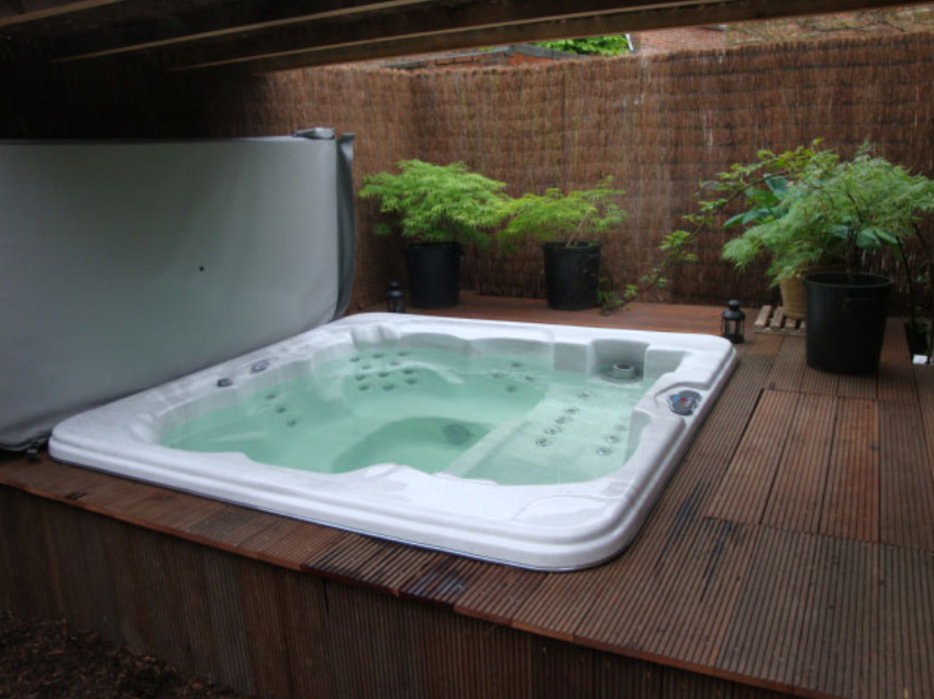 Massagebad buiten
